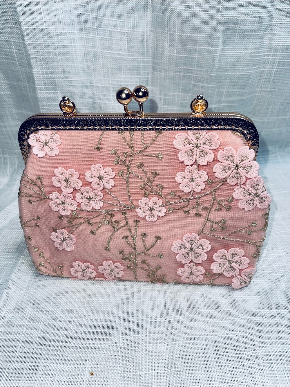 Elegant Pink Floral Embroidered Handbag - Picture 2 of 4